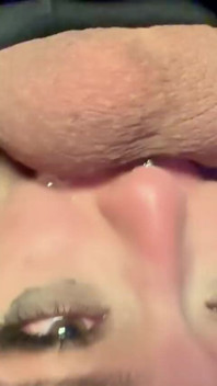 La Bave a Commencé À Couler Dans Sa Bouche, Son Nez Et Ses Yeux