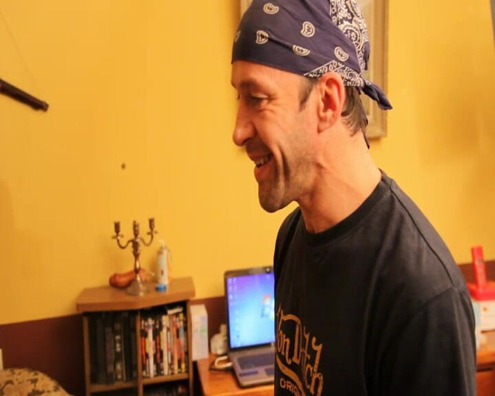 Paris Jango: Brunetka MILF Šuká Tři Obrovské Velké Kohouty