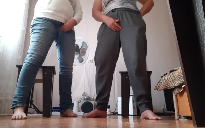 Lesbian-candys: We masturberen met onze stiefzus in kleding zodat onze ouders...