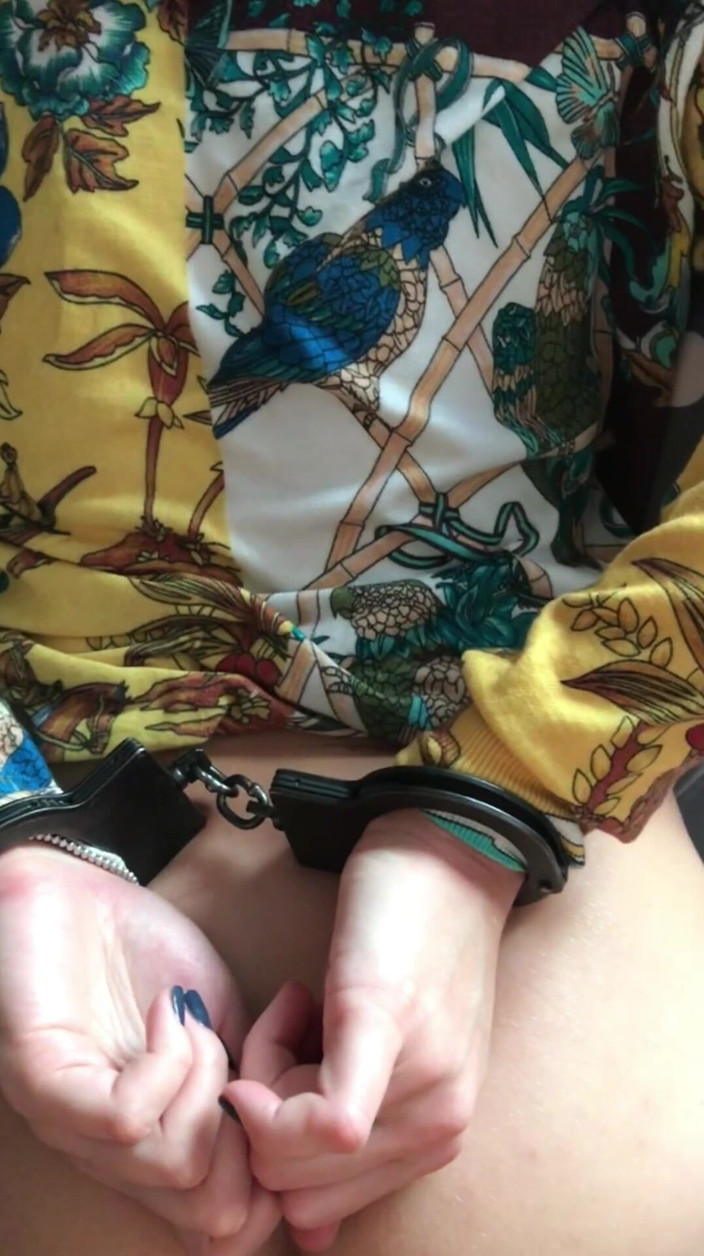 Aleks Sam: Algemada Com Um Plugue Vermelho No Cu - Beijando E Transando...