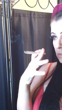 Mesmerizing MILF Anna Smoking