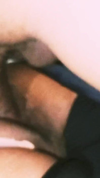Den kåta MILf hade sin röv sodomiserad och rippad öppen, vilket lämnade henne med en otrolig anal öppning.