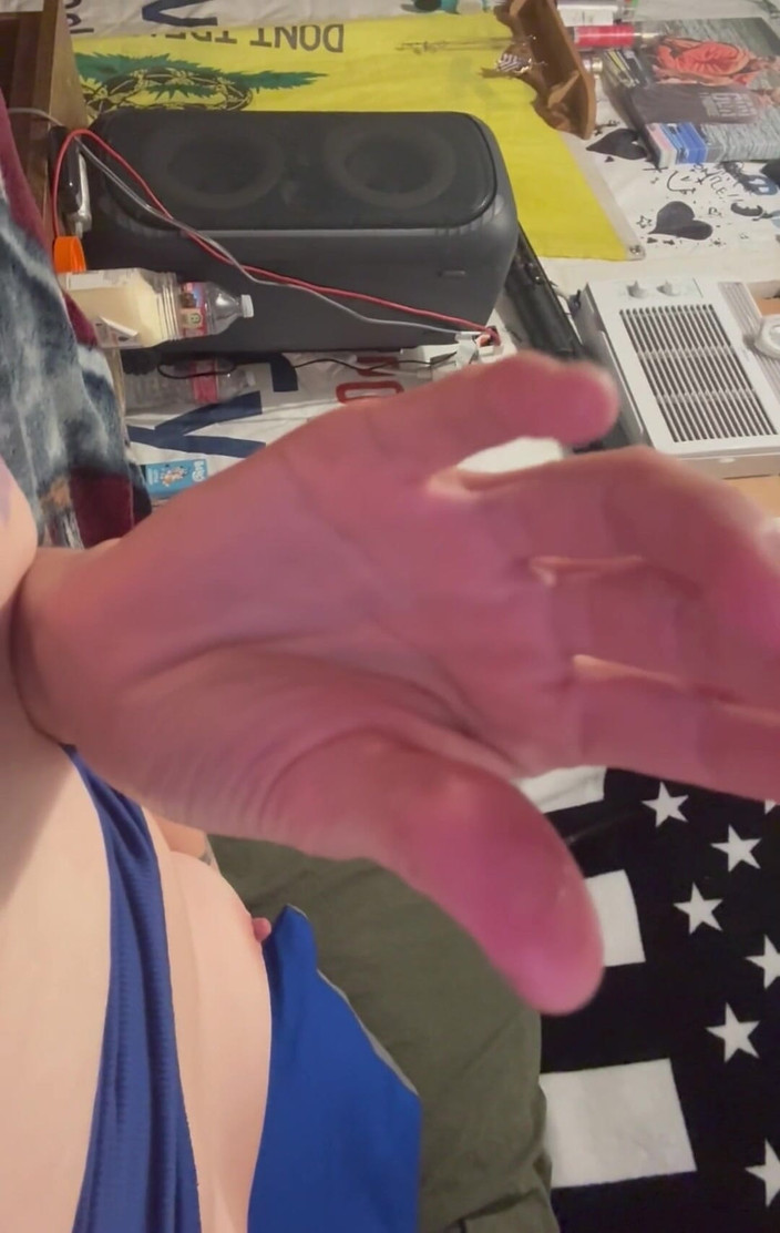 BLU REIN: Pelirroja caliente milf juega con empaparnos el coño antes de...