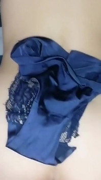 Kawan suami melempar masuk & mahu menjual seluar dalam Yaya