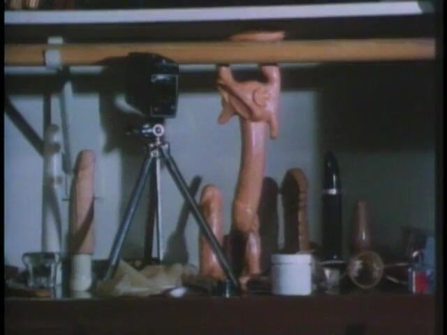 Old Good Porn: Kerel steekt een kaarsenstok in hete blondines poesje