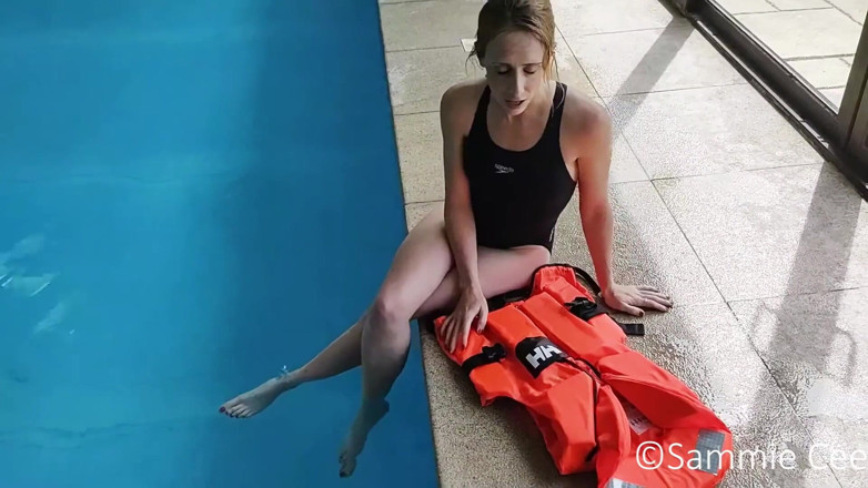 Sammie Cee: Recenzie cu jacheta de salvare Helly Hansen - navigare comfort