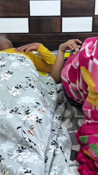 Le mari de Komal est allé à Bombay, alors elle a couché avec son beau-frère