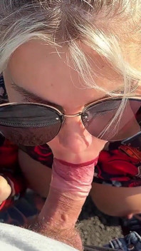 Pipe En Selfie Dans Un Lieu Public, Balade À Vélo Avec Des Seins Nus Et Éjaculation Sur Le Visage