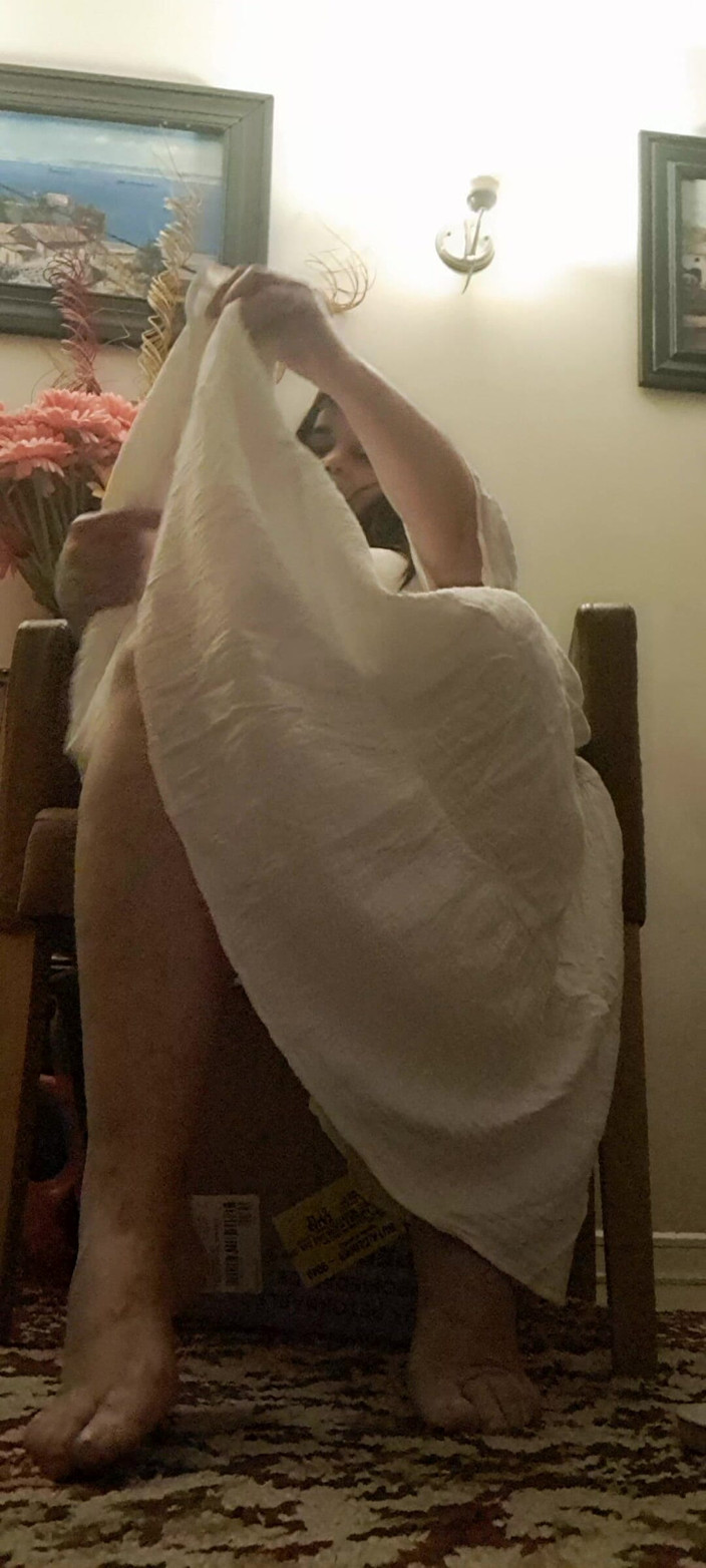 Mommy big hairy pussy: Menyentuh dan Merasai Apa yang Di bawah Pakaian