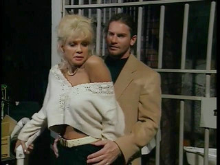 Old Good Porn: Zlobivá děvka s přírodními prsy jezdí na velkém falusu na...