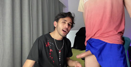 Hottestguys21: Selamat malam aku punya besar....