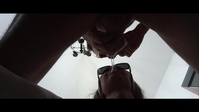 LauraOnHeels: MILF Fa Un Rapido Pompino Con Esplosione Di Sborra in...