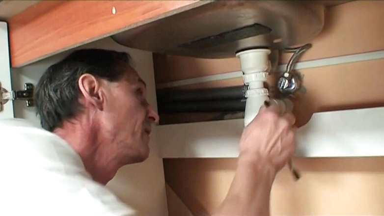 Old PIGS XXX: Le plombier en sait long sur les tuyaux