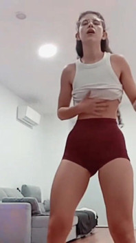 Meando en My Grain Sports - spandex shorts durante y mojar