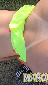 Büyük götlü orta yaşlı seksi kadın amcığı dölleniyor
