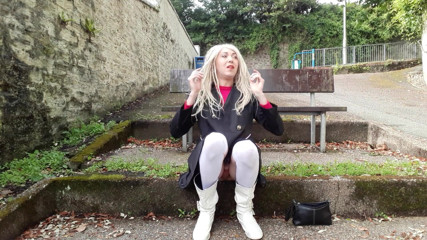 The Midnight Minx: Themidnightminx chilling on a bench