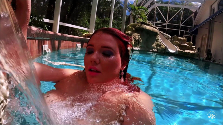 Annabelle Rogers: Berenang bareng putri duyung