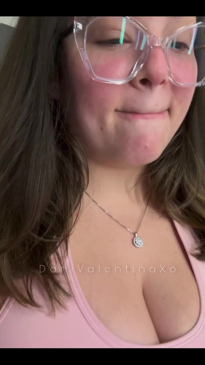 Dani Valentina: Grandes areola madrastra ordeñadoras cubiertas de aceite