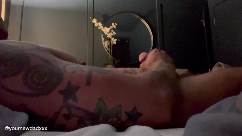 YourNewDadXXX: Carezza prima di andare a letto