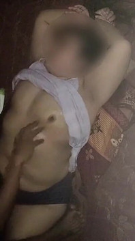 Coccolare il corpo di una moglie birichina. Fino al climax