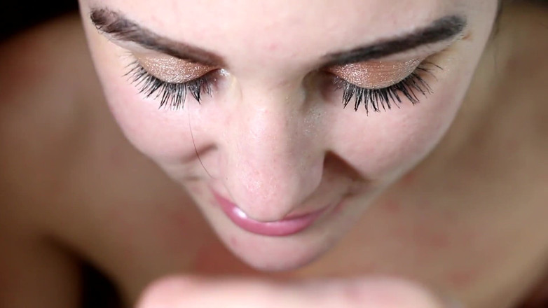 BB blowjobs and fucking: 18歳のチーニは精液でいっぱいの顔を望んでいます