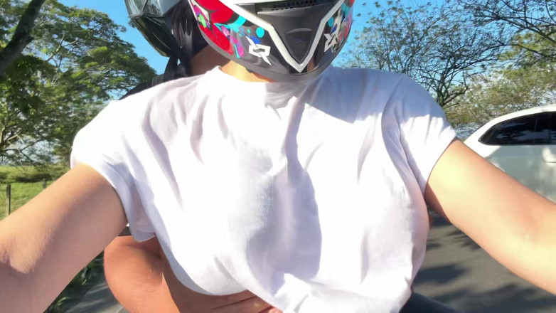 Sweetfantasy131: Ich hole meinen Lieblings-Didi-Kunden ohne bh ab, ich überrede ihn, zu...