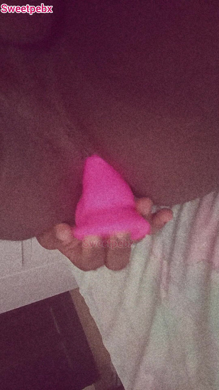 Sweet Peb X: Twerken en anale masturbatie