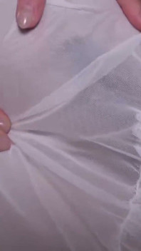 La splendida bellezza amatoriale in ufficio mostra il suo corpo irresistibile. L'orale salivoso porta a sesso duro crudo e creampie.