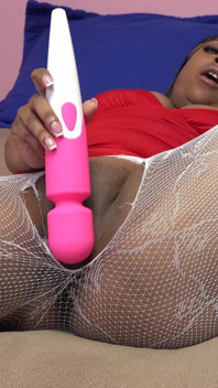 Donna Baby seks için tesisatçıyı çağırıyor