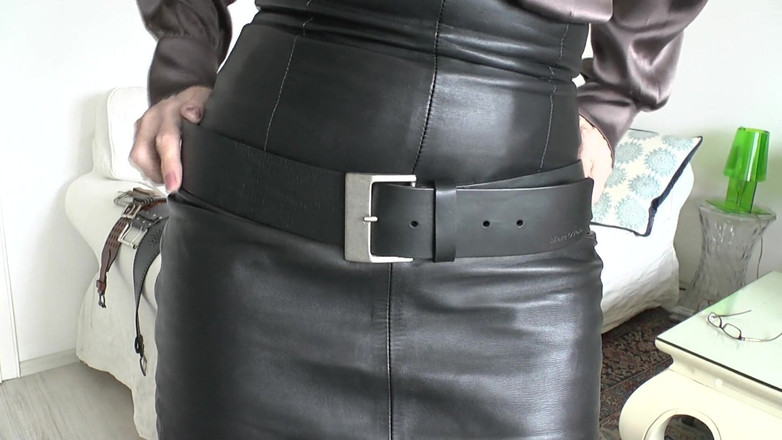 Lady Victoria Valente: Pas pakai ikat pinggang di ruang tamu, bagian 1, lady victoria...