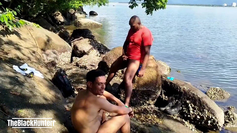 TheBlacKHunterr: Pekerja meminta tumpangan untuk pergi ke pantai dan memberikannya kepada...