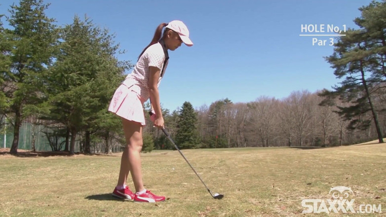 Staxxx: Pemain golf Asia berbogel dan seksi