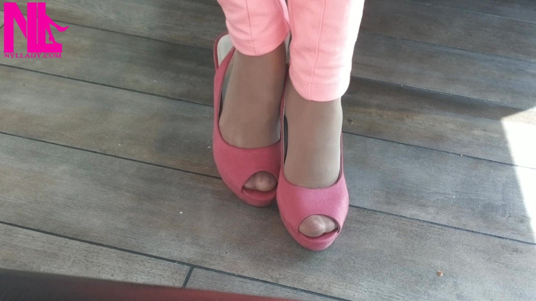 Nyllady: Shoeplay with High Heels in a Bar