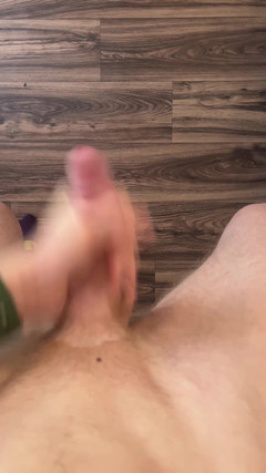 Johnny69227: Mladá Twink si honí a masivní výbušný orgasmus