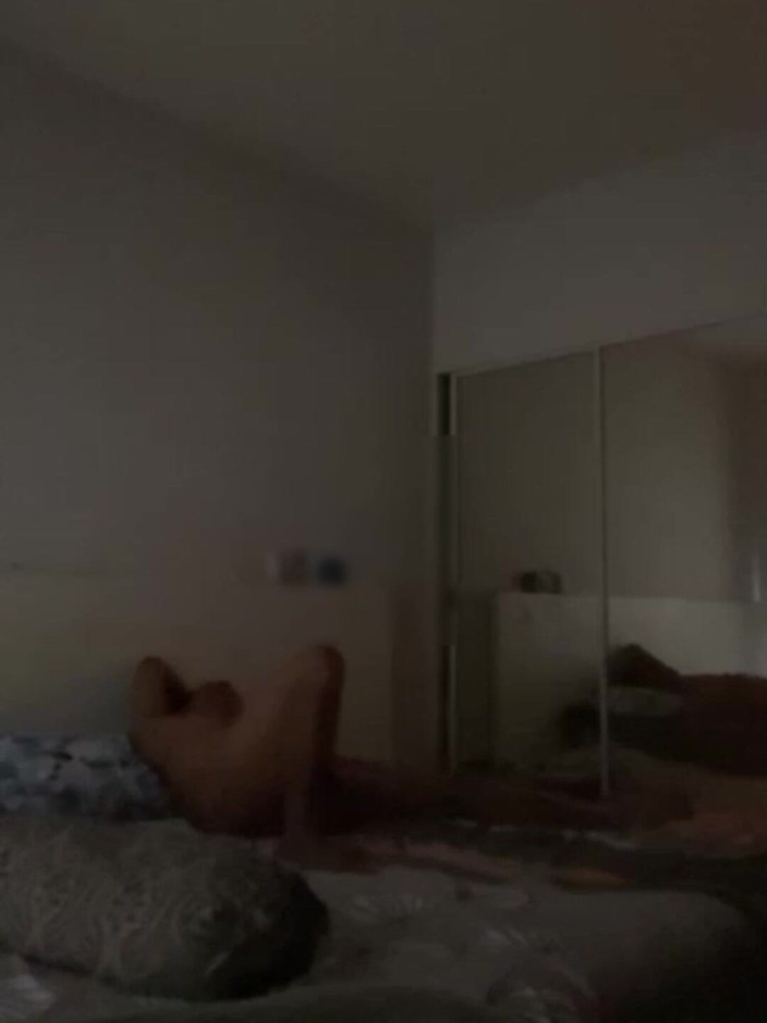 Cum: La gemito di un ragazzo etero mi sborra nel culo.