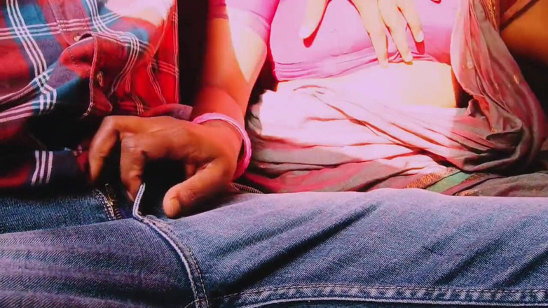 Telugu honey lips: Villege ciocia z zięciem seks samochodowy telugu brudne rozmowy.