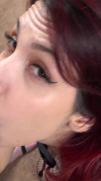 Người giúp việc nóng bỏng Scarlett Foxx thổi kèn cho Logan ướt át và bị đập!
