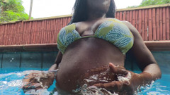 Black Swan: Tabu dip, mezirasový pár je téměř přistižen při okamžiku u...