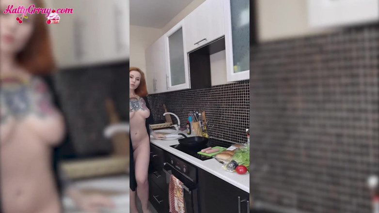 Katty Grray: Fantastic babe dancing in a sexy robe