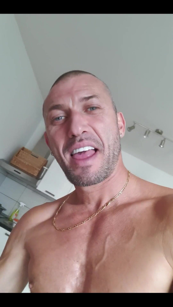 Boy jerking off: Domácí úklid