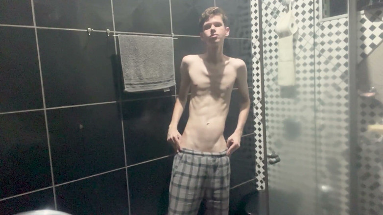 Kedoimath: Kedoimath - twink, který právě ukazuje vaše tělo před sprchou