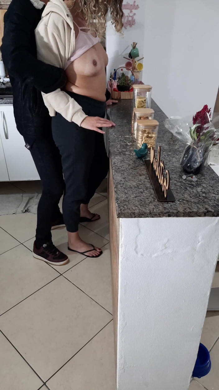 Gabi SweetCouplesStories: Styvdotter kan inte ens vila medan du äter frukost.