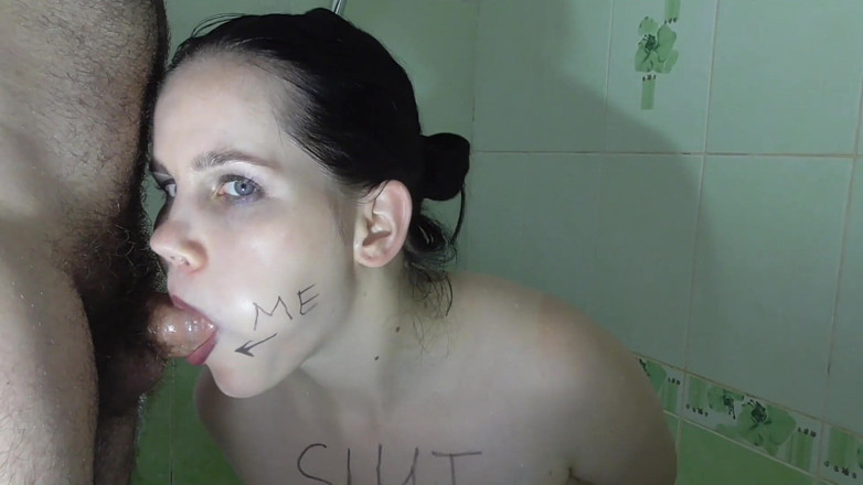 Anna Sky: La troia fa una doccia dorata e si fa sborrare...