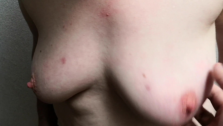 Bouncy Tits Action: Wyciągnij moje cycki i uderz je bardzo dobrze