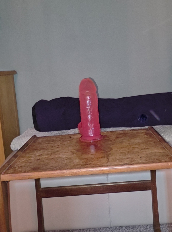 gapedsubslut: Călărind un vibrator anal mare și lărgind pula