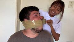 Selfgags femdom bondage: Na shleď, nevlastní brácho, jdu ven s přáteli!