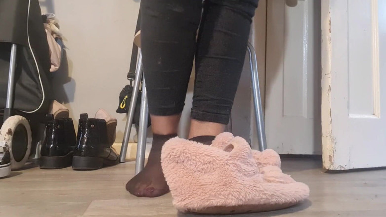 Simp to my ebony feet: untuk pencinta stoking pergelangan