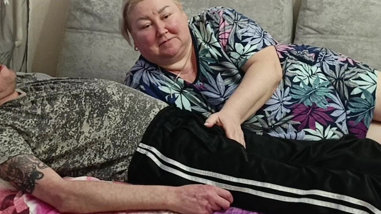 Zona901: Stiefmutter lutscht schwanz, um eine portion heißes sperma in ihren...