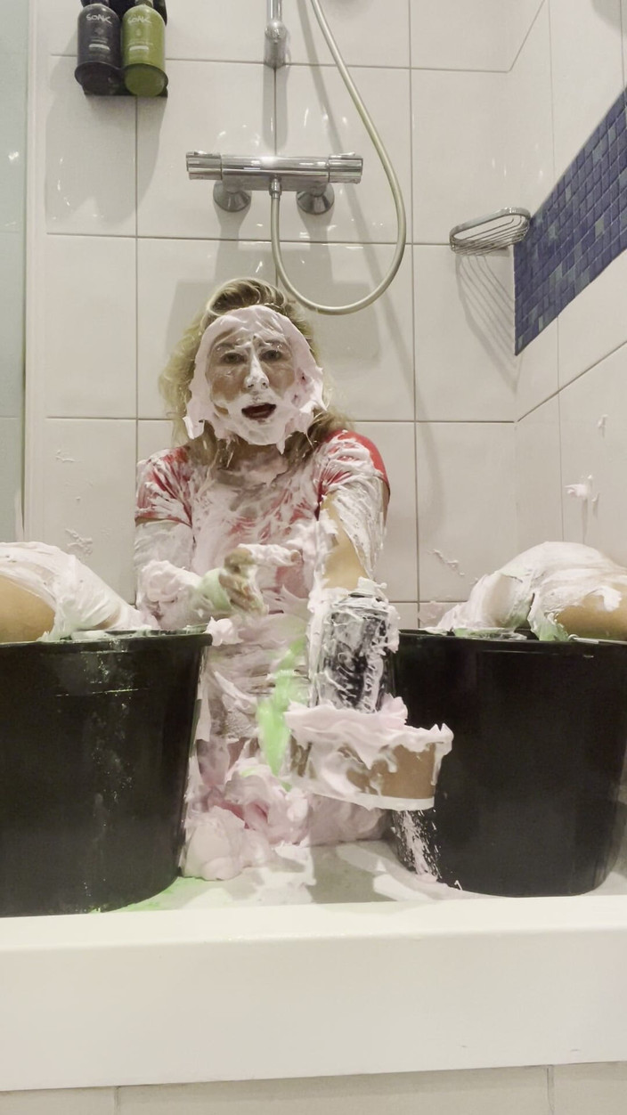 CALLIE ROKS: Pink Pies na obličej a Gunge Kbelíky přes moji hlavu