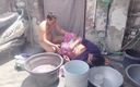 Your love geeta: Esposa follada mientras lava la ropa